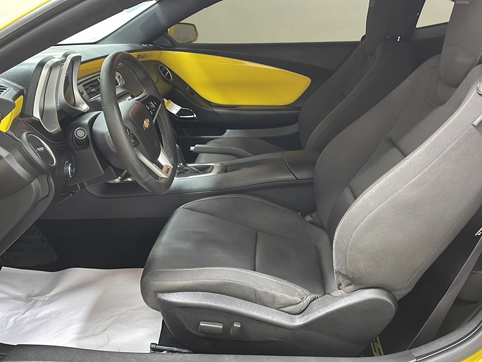 Used 2014 Chevrolet Camaro SS w/ SS Performance Package RWD image 2