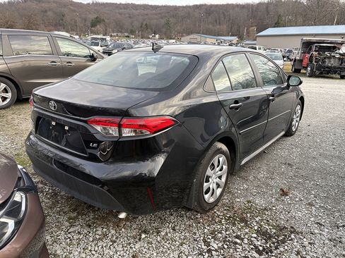 Used 2024 Toyota Corolla LE image 3