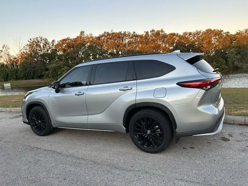 Certified 2023 Toyota Highlander XSE image 3