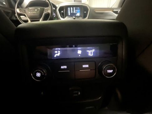 Used 2019 GMC Acadia SLE image 22