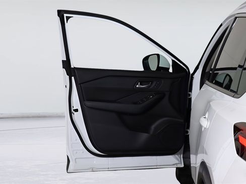 Used 2024 Nissan Rogue SL w/ SL Premium Package image 38