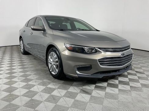 Used 2018 Chevrolet Malibu LT w/ LPO, Convenience Package 2 FWD image 10