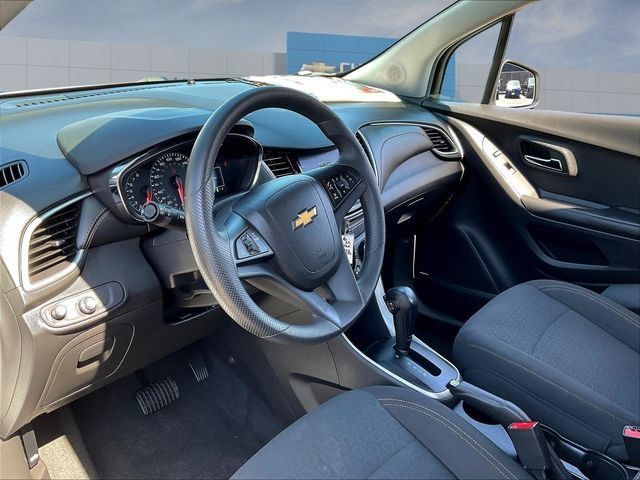 Certified 2022 Chevrolet Trax LS w/ Tint and Cruise Package FWD image 19