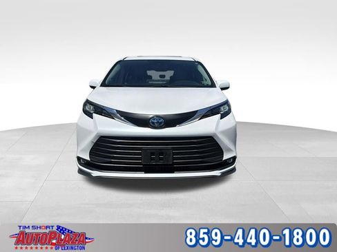 Used 2025 Toyota Sienna XLE w/ XLE Plus Package AWD/4WD image 12