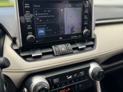 Used 2020 Toyota RAV4 Limited AWD/4WD image 14