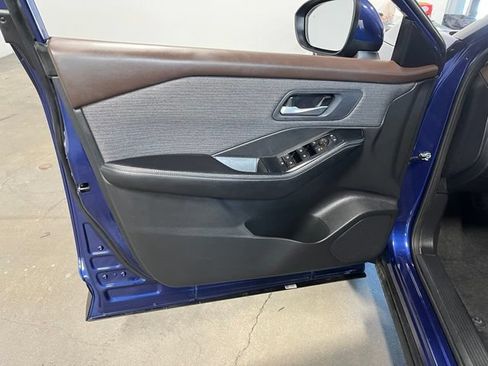 Used 2023 Nissan Rogue SV FWD image 24