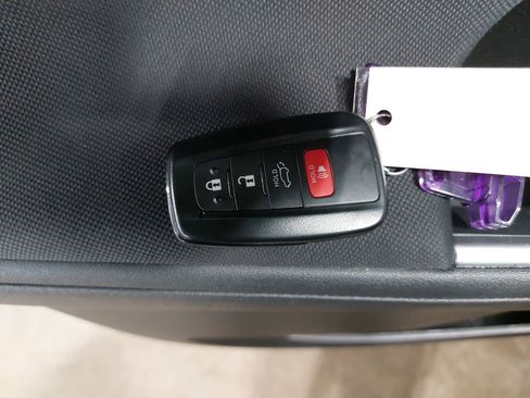 Used 2023 Toyota Highlander LE image 36