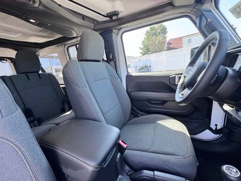 Used 2025 Jeep Wrangler Unlimited Sahara AWD/4WD image 19