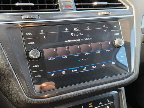 Used 2023 Volkswagen Tiguan SE image 30