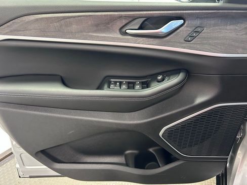 New 2026 Jeep Grand Cherokee L Limited AWD/4WD image 4