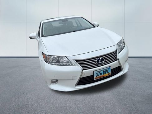 Used 2014 Lexus ES 300h w/ Premium Package w/Bamboo Trim FWD image 2