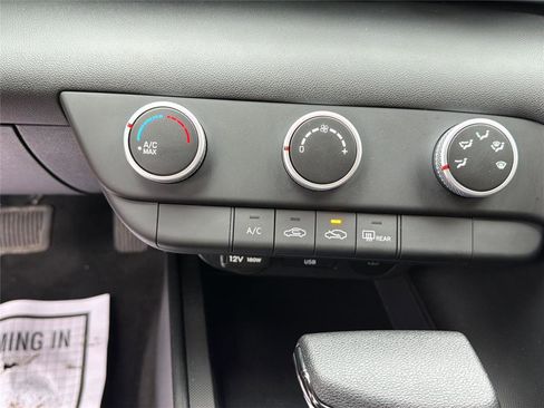 Used 2025 Hyundai Elantra SE FWD image 20