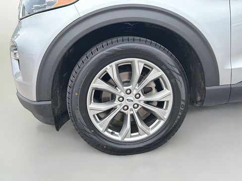 Used 2023 Ford Explorer XLT AWD/4WD image 35