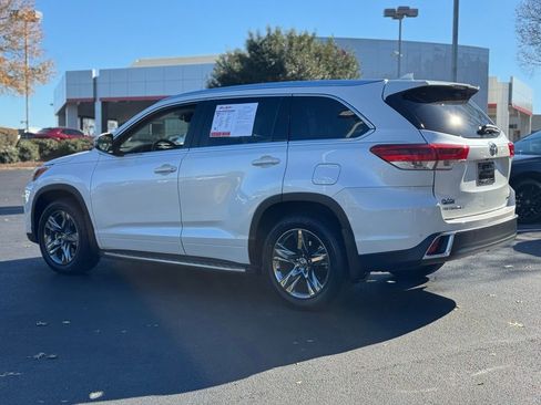 Used 2017 Toyota Highlander Limited image 10