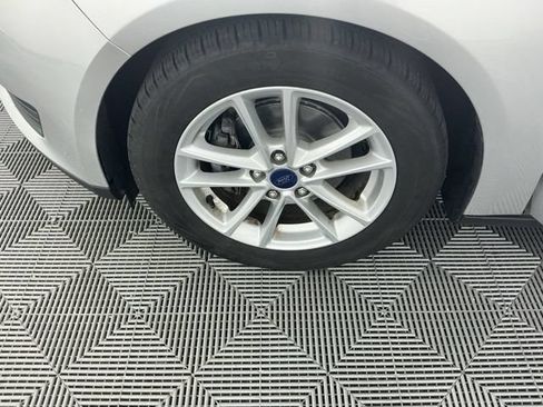 Used 2015 Ford Focus SE FWD image 15