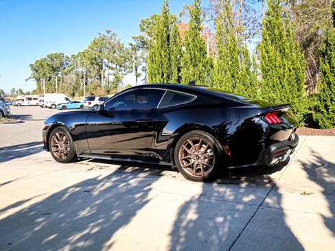 Used 2025 Ford Mustang Premium image 7