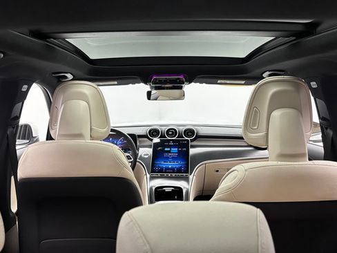 Used 2025 Mercedes-Benz GLC 300 4MATIC image 49