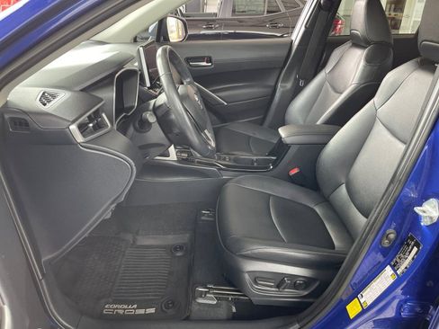 Certified 2023 Toyota Corolla Cross XLE image 9