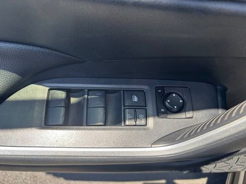 Used 2019 Toyota RAV4 XLE FWD image 18