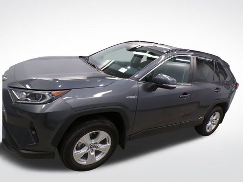 Used 2019 Toyota RAV4 XLE w/ Convenience Package AWD/4WD image 2