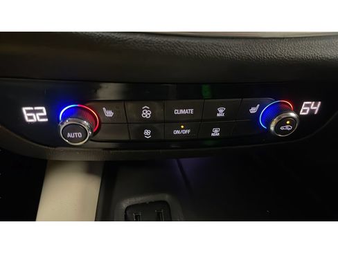 Used 2018 Buick Enclave Essence FWD image 14