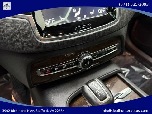 Used 2017 Volvo XC90 T6 Momentum w/ Momentum Plus Package AWD/4WD image 29