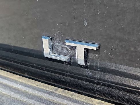 Certified 2025 Chevrolet Suburban LT AWD/4WD image 12