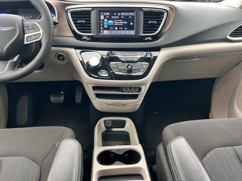 Used 2023 Chrysler Voyager LX image 19