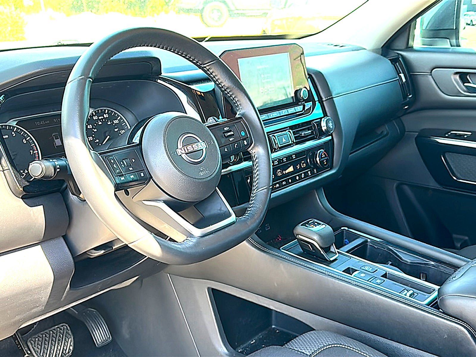 Used 2022 Nissan Pathfinder SV FWD image 11