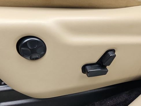 Used 2017 Jeep Grand Cherokee Limited image 15