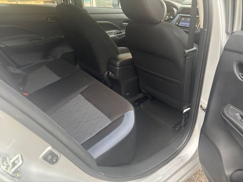 Used 2025 Nissan Versa SV FWD image 38