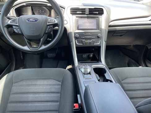 Used 2019 Ford Fusion SE FWD image 15