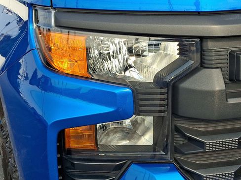 Used 2023 Chevrolet Silverado 1500 Custom Trail Boss w/ LPO, Dark Essentials Package AWD/4WD image 9