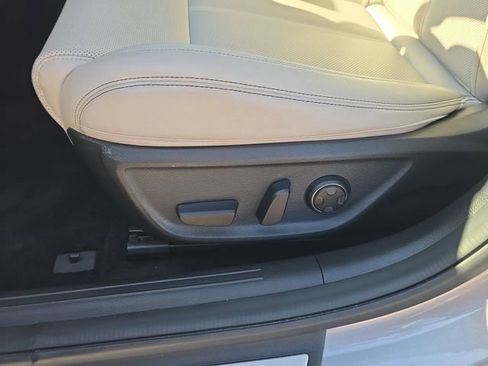 Used 2025 Genesis G70 2.5T image 20