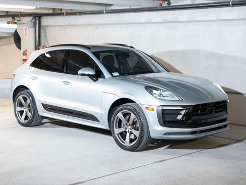 Certified 2023 Porsche Macan AWD/4WD image 7