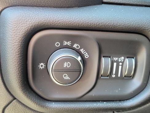 Used 2023 RAM 1500 Laramie AWD/4WD image 33