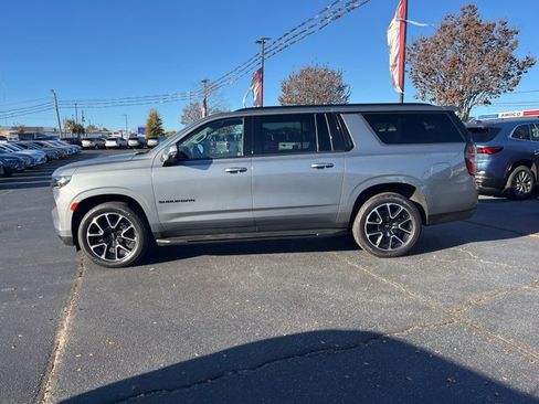 Used 2022 Chevrolet Suburban RST w/ Luxury Package image 38