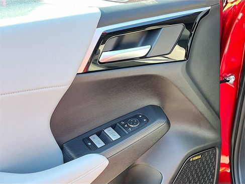 New 2025 Mitsubishi Outlander SE image 18