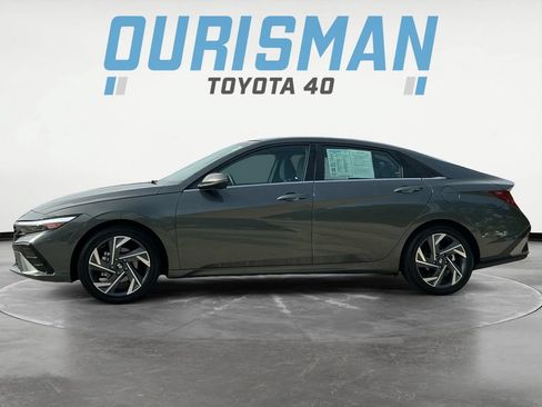 Used 2025 Hyundai Elantra Limited FWD image 4