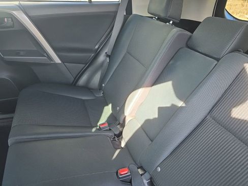 Used 2018 Toyota RAV4 LE image 15