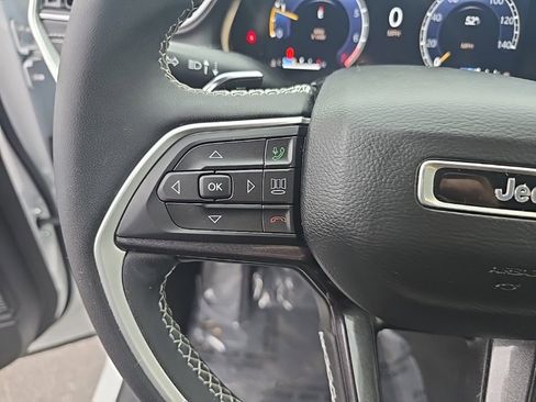 Certified 2023 Jeep Grand Cherokee Laredo image 24