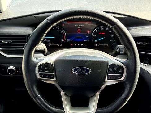 Used 2022 Ford Explorer XLT w/ Equipment Group 202A RWD image 16
