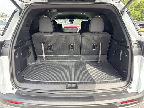Used 2025 Chevrolet Traverse LT FWD image 33