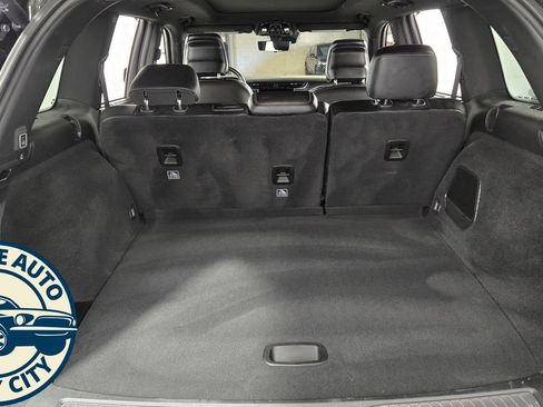 Used 2022 Jeep Grand Cherokee Overland w/ Luxury Tech Group IV AWD/4WD image 38