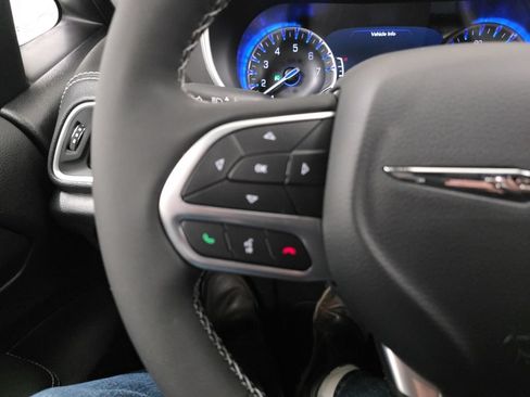 New 2026 Chrysler Pacifica Select AWD/4WD image 15