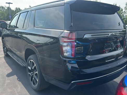 Used 2022 Chevrolet Suburban RST w/ Luxury Package AWD/4WD image 3