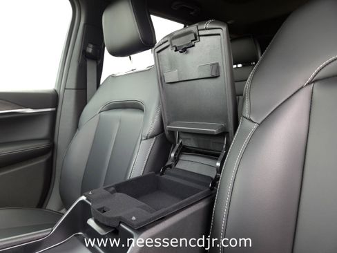 New 2025 Jeep Grand Cherokee Limited image 27