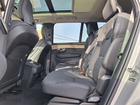 Used 2025 Volvo XC90 B6 Plus image 13