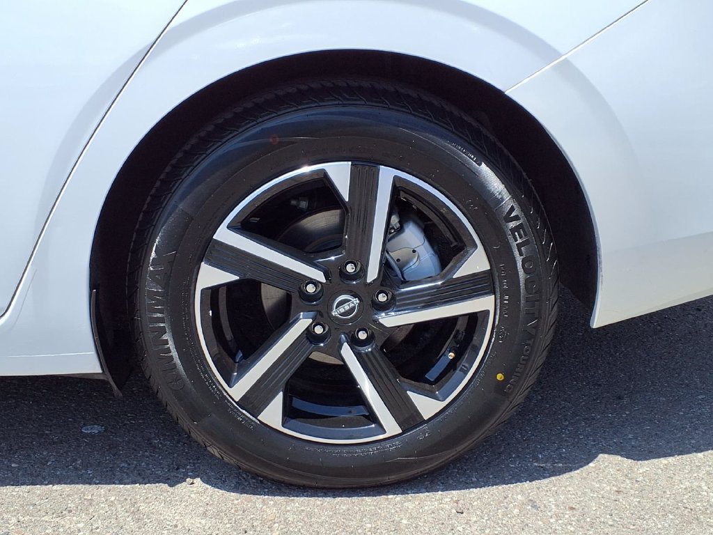 Used 2024 Nissan Sentra SV FWD image 25
