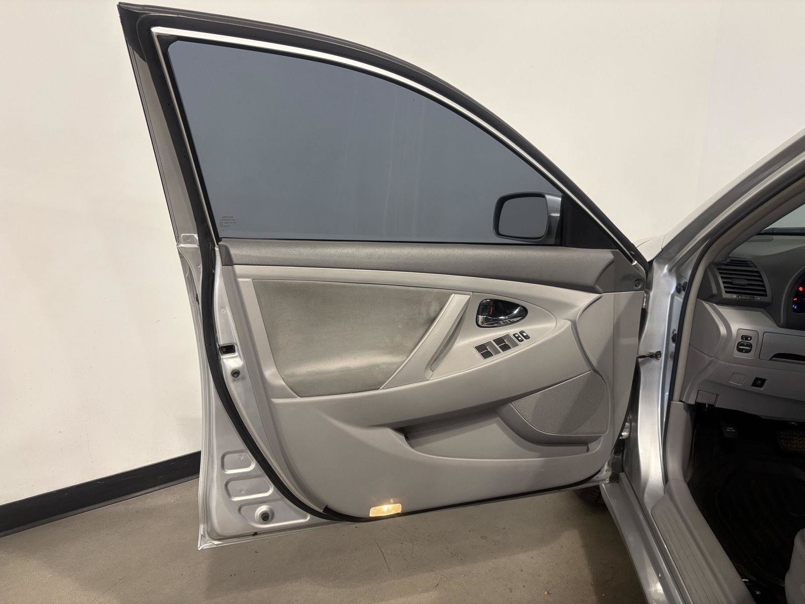 Used 2011 Toyota Camry LE FWD image 12
